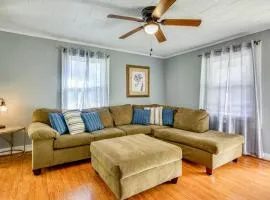 2 Mi to Downtown Mount Airy! Cozy Home