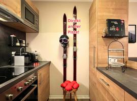 FeWo Schwarzwaldschick Feldberg I Direkt an der Piste I Whirlwanne I Tiefgarage I Skipass verg&uuml;nstigt, poilsio kompleksas mieste Feldbergas