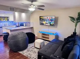 Modern Daytona Condo With Pool