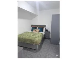 Private Ensuite Double Room with Shared Kitchen Access