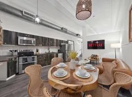 Woolworth Loft -Downtown Apt Sleeps 8 Near Gaslamp