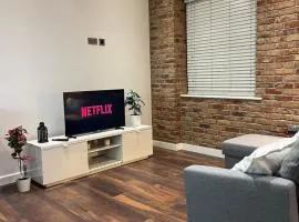 New & Modern 2-Bed Flat in City Centre