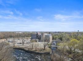 Tri Century Mill Suites, khách sạn ở Carleton Place