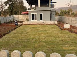 Sansai Villa- Riverside Mountain Stay, Hotel in Jambhulpāda