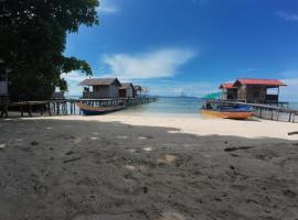 Arborek Homestay & Dive Center, Hotel in Airborei