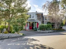 The Pickford House - Luxury Central Coast Stay!