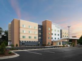 Fairfield Inn & Suites by Marriott Piedmont Greenville، فندق في Piedmont
