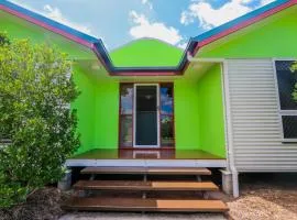 McLeods • Pet-Friendly Central Beach House for 6