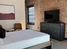 Brick & Bed Riverfront Lofts, T 404
