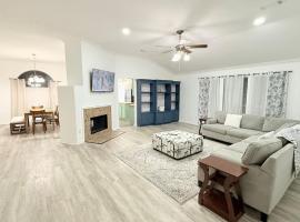 Beautiful home near Lake Houston - Minutes from IAH!, hotel em Humble