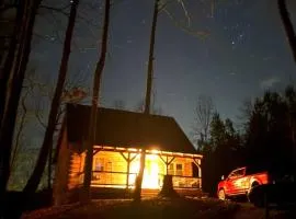 Foxhole Cabin, New 30 day stay custom log cabin in Shenandoah Valley