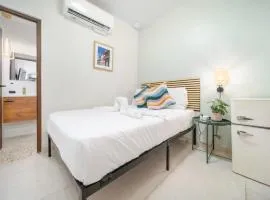 Room 5: Vibrant Walkable Stay w/ Free Parking | Santurce