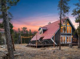Black Hawk में, होटल Cozy A-Frame Retreat - Hot Tub, Forest Views