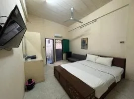 room 102 in Wanna Apt