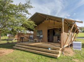 Séjour nature en tente toilée avec terrasse, 38m² pour 4 personnes - API-1-52-1483, hotel di Naucelle