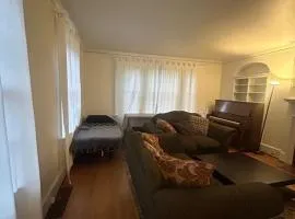 South Vancouver Guest House - Airport & Downtown Easy Access, Free Parking & Fast WiFi