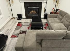 Family-Friendly Home in the Heart of Chestermere, hotel Chestermere-ben