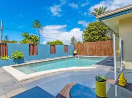 Coolum Waves Pet Friendly Holiday House, hotel with parking in Coolum Beach