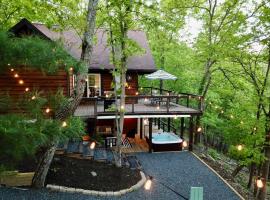 NEW! Montview Chalet - Hot Tub, Sauna, EV, Views, hotel en East Stroudsburg