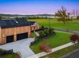 The Coastal Studio - Point Wells Holiday Home