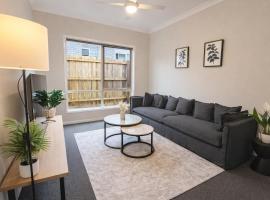 New 4-Bedroom Family Home with Carpark in Griffin, ξενοδοχείο σε Griffin