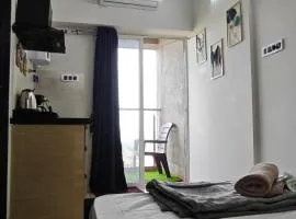 Riverview Bliss Balcony Near airport Couple friendly