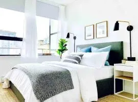 Cozy Downtown Apartment with city Views