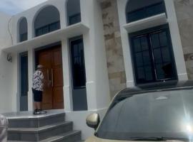 Teh Nenk Villa, Hotel in Purwakarta