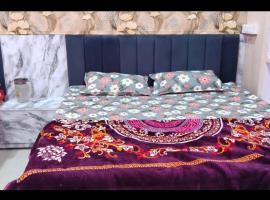 Shri Somnath guest house, hotel en Datia