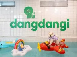 Gapyeong Dangdangi Pet Poolvilla Blue