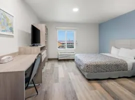 WoodSpring Suites Medford near I-5
