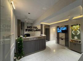 Hotel Pine Lake, hotel Ahmadábádban