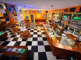 Sunflower Beach Backpacker Hostel & Bar