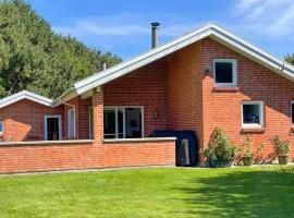 Ocean Front Home In Spøttrup With Sauna, hotel din Spottrup