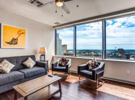 CozySuites at LTV, hotel di Dallas