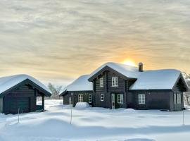 Cozy Cabin With Ski Trail Access, hotel a Beitostøl