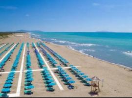 Cieloverde Camping Village - Camping Bungalow, hotel i Marina di Grosseto