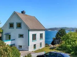 Beautiful Home In Urangsvåg