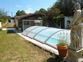 Maison 3 pièces 4 couchages Saint-Georges d'Oléron SGO000-445: Chaucre şehrinde bir otel