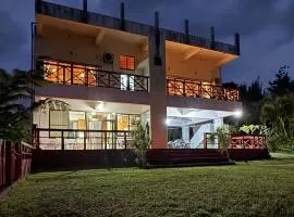 満点の星空と大絶景のパノラマ 鳥の大合唱で目が覚める山頂のお宿 天夢森