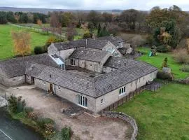 Luxury Barn - Hot Tub, Views, Stunning Location! - Pass the Keys