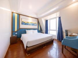 Sky Charm Hanoi Hotel and Spa، فندق في هانوي
