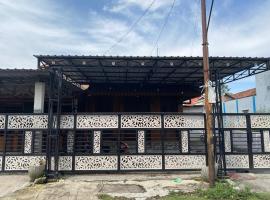 Guest House Brahu Syariah, hotel en Trowulan