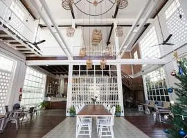 Memmoth Cafe & Hostel in Lampang