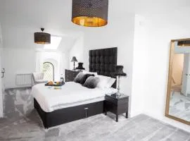 3 Bed Historic House - Free Parking & Garden