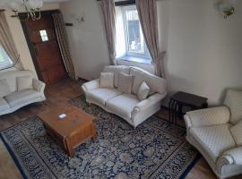 Merton में, होटल Hayloft Cottage Your Family-Friendly Countryside Retreat, Master En-suite, Sleeps 6, Indoor Pool, Tennis Court and Tarka Trial Access for cycling