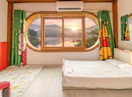 Ganhwa Badabae Beomseon Kids Pension, Hotel in Incheon