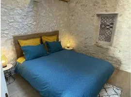 La Pierre Pourpre Purple Stone