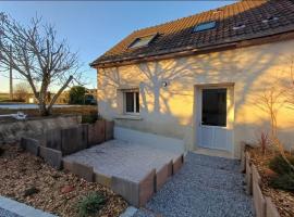 Gîte MA POULE de 1 à 5 personnes avec piscine, hotel sa Mosnes