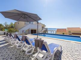 Awesome Home In Podgora, hotelli kohteessa Podgora